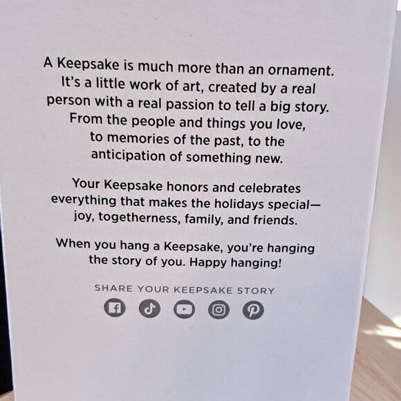 2024 HALLMARK KEEPSAKE ORNAMENT DC SUPERMAN CLARK KENT NEW - Picture 4 of 10